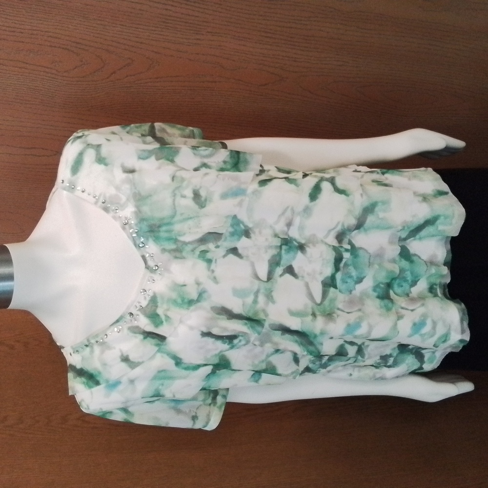 Alfred Dunner Green and White Ruffled Blouse with Embellished Neckline, Size XL.